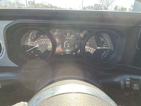 Used 2025 Jeep Wrangler Sahara w/ Safety Group image 29