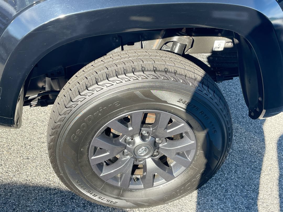 Certified 2023 Toyota Tacoma SR5 AWD/4WD image 16