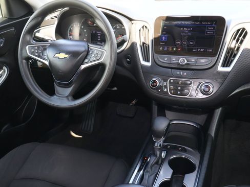 Used 2024 Chevrolet Malibu LT FWD image 9