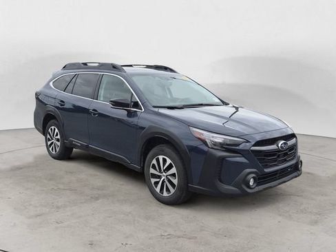 Used 2025 Subaru Outback Premium AWD/4WD image 3