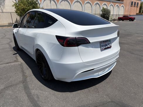Used 2021 Tesla Model Y Long Range AWD/4WD image 6