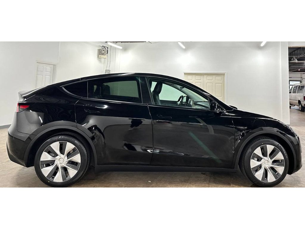 Used 2021 Tesla Model Y Long Range AWD/4WD image 9