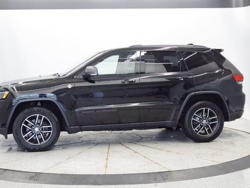 Certified 2017 Jeep Grand Cherokee Trailhawk w/ Trailhawk Luxury Group AWD/4WD image 2