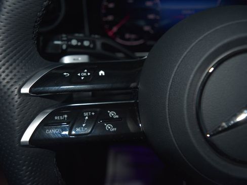 Certified 2025 Mercedes-Benz GLC 350e 4MATIC image 8