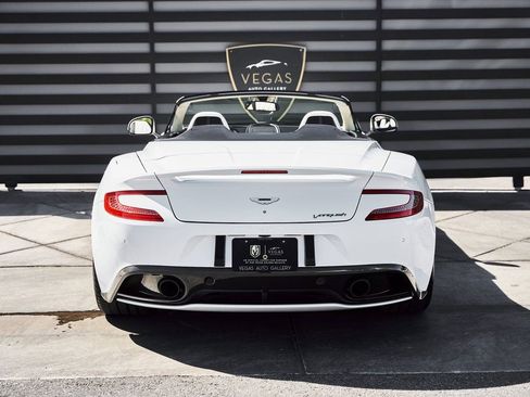 Used 2017 Aston Martin Vanquish S image 27