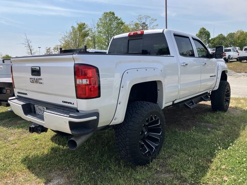Used 2018 GMC Sierra 2500 Denali w/ Duramax Plus Package image 8
