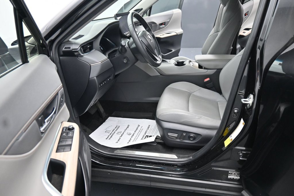 Used 2023 Toyota Venza Limited AWD/4WD image 17