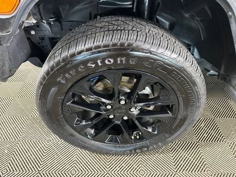 Used 2022 Jeep Wrangler Unlimited Sahara w/ Cold Weather Group image 9