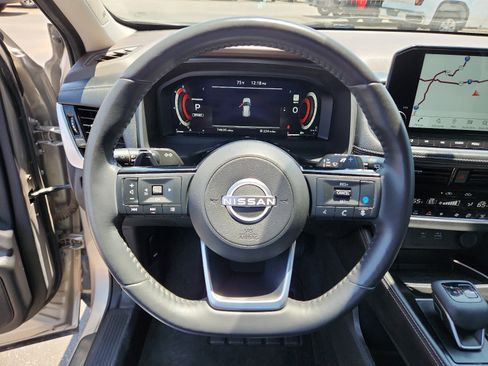 Used 2022 Nissan Rogue Platinum w/ Head-Up Display Package image 18