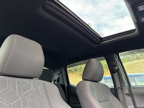 Used 2016 Toyota Tacoma TRD Sport image 17