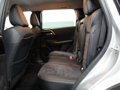 Used 2023 Mitsubishi Outlander SE image 28