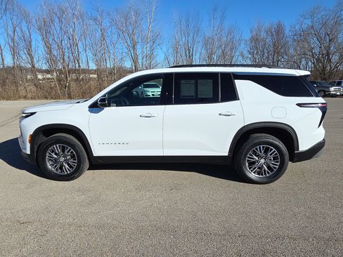 Used 2025 Chevrolet Traverse LT image 5