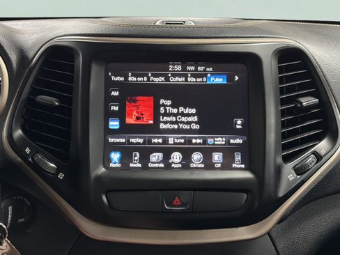 Used 2016 Jeep Cherokee Latitude w/ Cold Weather Group image 25