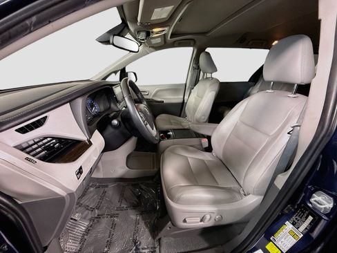 Used 2020 Toyota Sienna XLE FWD image 22