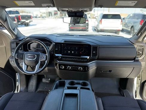 Used 2023 GMC Sierra 1500 SLE w/ X31 Off-Road Package image 3