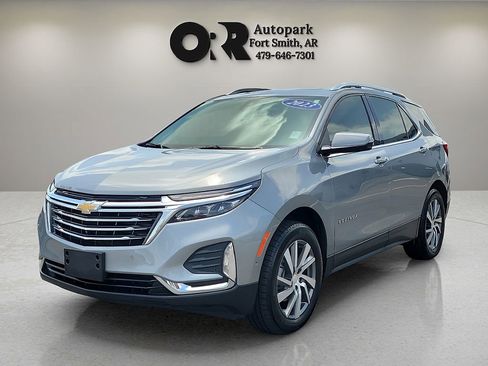 Used 2023 Chevrolet Equinox Premier image 2