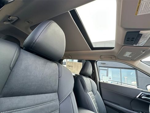 New 2025 Mitsubishi Outlander SE image 18