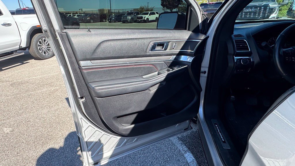 Used 2018 Ford Explorer Sport w/ Ford Safe & Smart Package AWD/4WD image 23