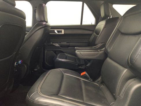 Used 2020 Ford Explorer XLT w/ Equipment Group 202A RWD image 18