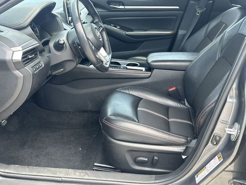 Used 2024 Nissan Altima 2.5 SR FWD image 9