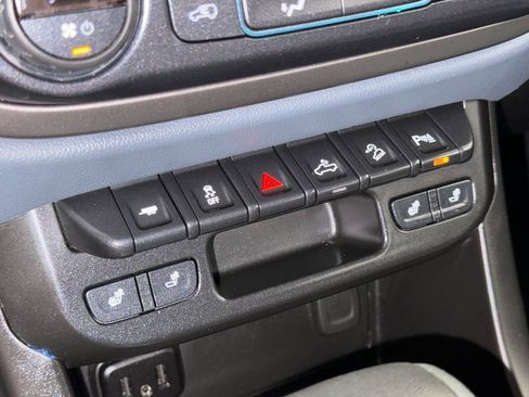 Used 2021 Chevrolet Colorado Z71 image 36