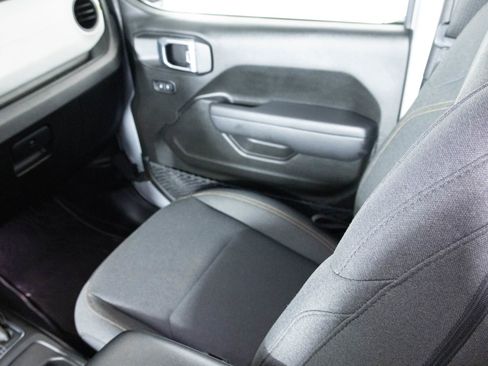 Used 2024 Jeep Wrangler Unlimited image 34