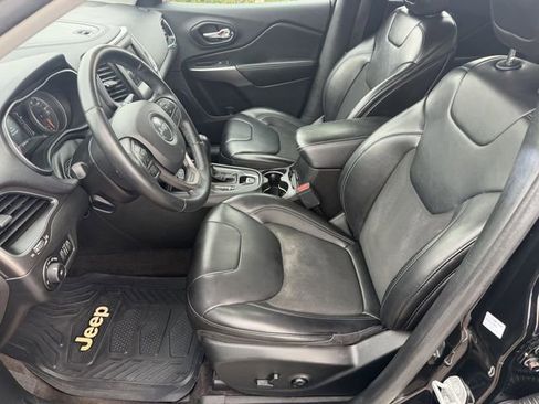 Used 2019 Jeep Cherokee Latitude Plus FWD image 18