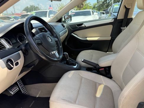 Used 2013 Volkswagen Jetta SE FWD image 24