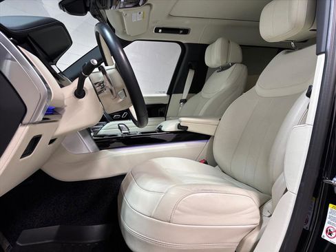 Used 2025 Land Rover Range Rover Long Wheelbase Autobiography image 23