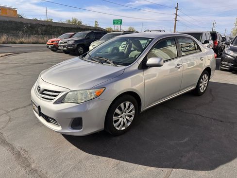 Used 2013 Toyota Corolla LE FWD image 2