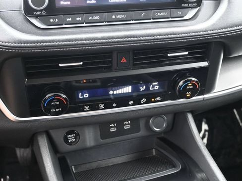 Used 2025 Nissan Rogue SV AWD/4WD image 19