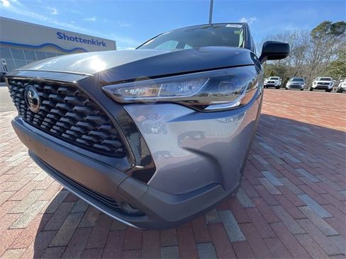 Used 2022 Toyota Corolla Cross L image 7