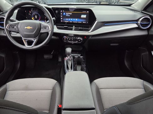 Certified 2025 Chevrolet Trax LT w/ LT Convenience Package FWD image 16