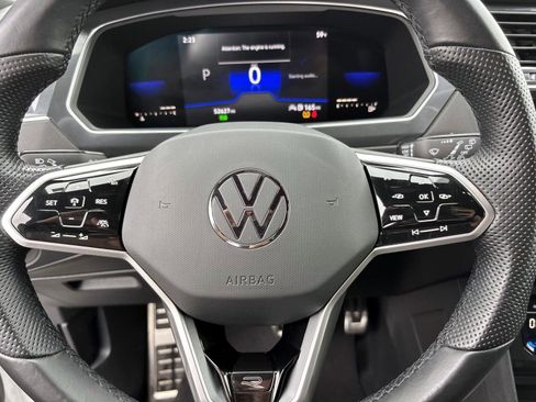 Used 2022 Volkswagen Tiguan SE R-Line image 17