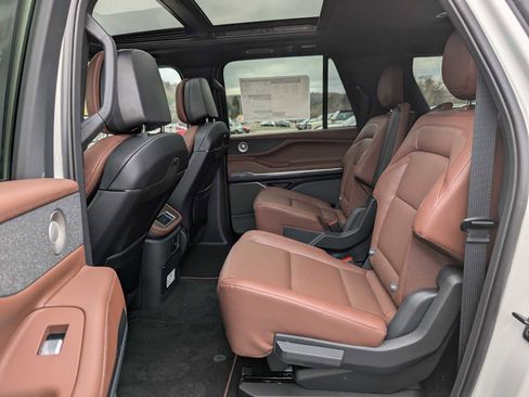 New 2026 Lincoln Navigator L Reserve AWD/4WD image 18
