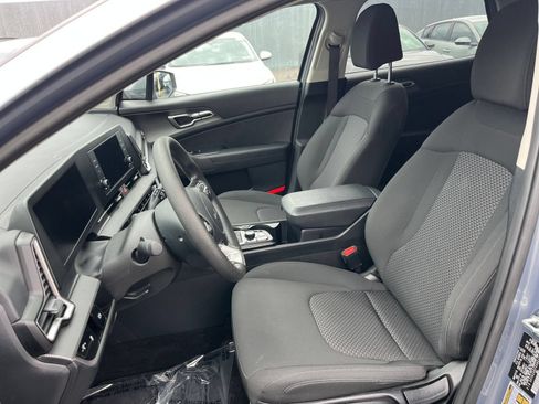 Used 2025 Kia Sportage LX FWD image 35
