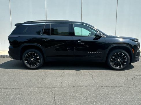 Used 2025 Chevrolet Traverse LT w/ Sun and Wheel Package FWD image 4