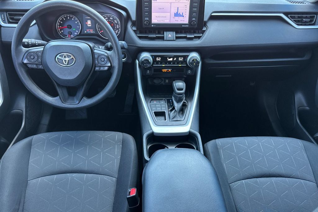 Used 2021 Toyota RAV4 XLE AWD/4WD image 17