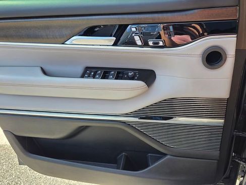 Used 2023 Jeep Grand Wagoneer 4WD w/ Flexible Seating Group image 29