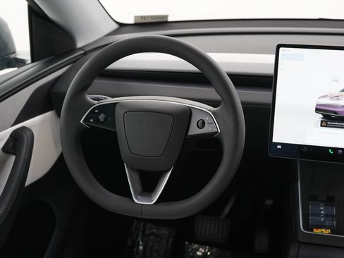 Used 2026 Tesla Model Y AWD image 14