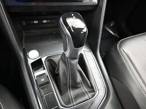 Used 2022 Volkswagen Tiguan SE image 27