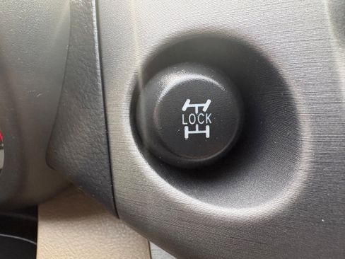 Used 2009 Toyota RAV4 Limited AWD/4WD image 36