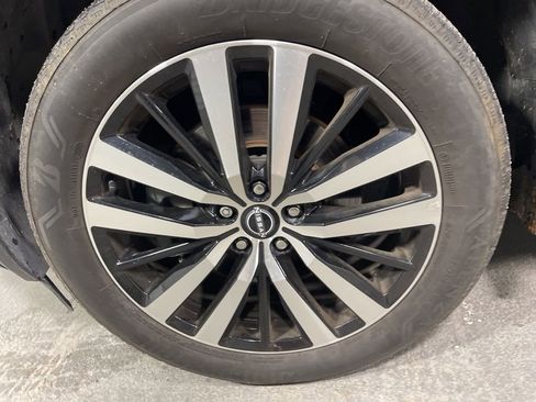 Used 2024 Nissan Pathfinder Platinum image 41