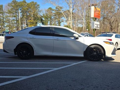 Used 2022 Toyota Camry XLE w/ Navigation Upgrade Package image 6