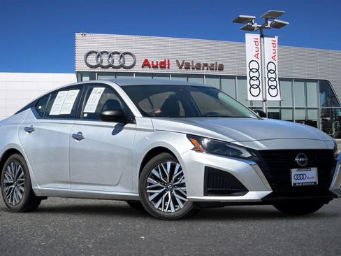 Used 2024 Nissan Altima 2.5 SV FWD image 1