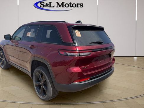 Used 2024 Jeep Grand Cherokee Altitude AWD/4WD image 6