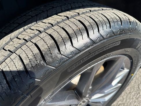 Certified 2022 Volkswagen Tiguan SE FWD image 12