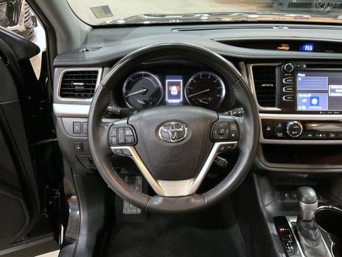 Used 2019 Toyota Highlander XLE w/ Protection Package #3 image 11