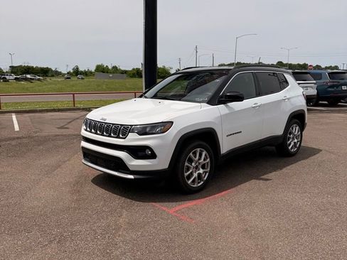 Used 2025 Jeep Compass Limited AWD/4WD image 2