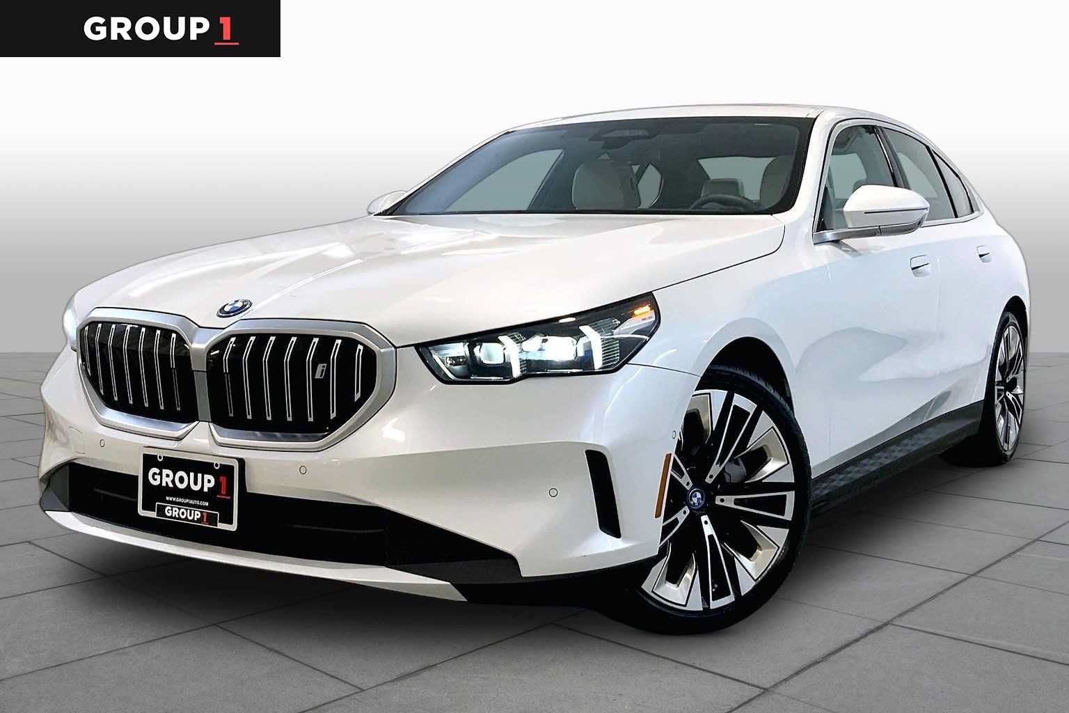 Used 2025 BMW i5 xDrive40 w/ Premium Package AWD/4WD image 1